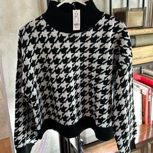 Brand new with tags sweater from NY & Company. Size M